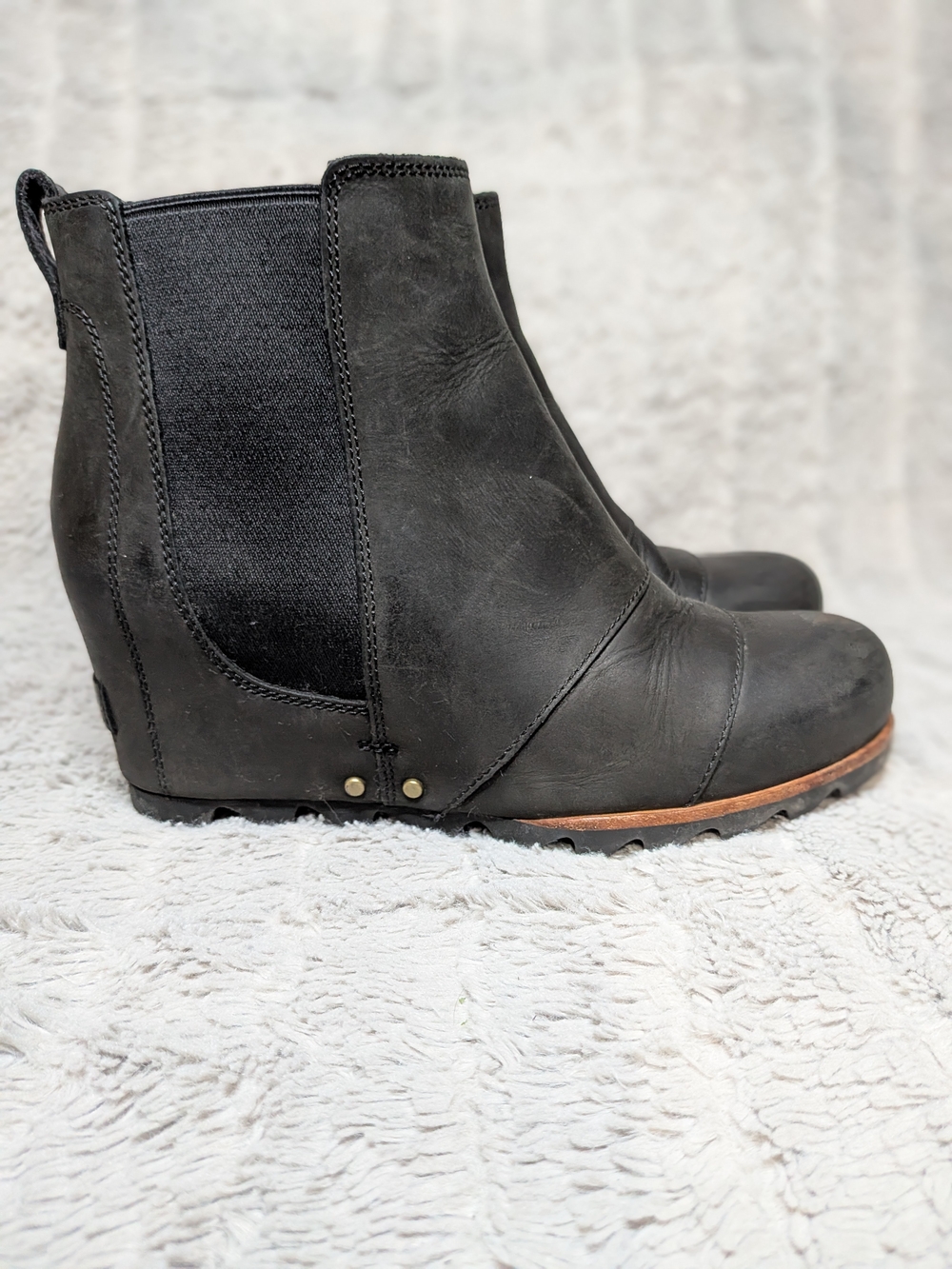 Sorel Women’s Black Wedge Chelsea Boot - Sleek Everyday Comfort Women's Size 8